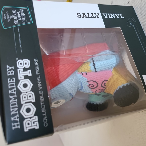 Sally Handmade by Robots Vinyl Figurine from The Nightmare Before Christmas - Picture 5 of 5